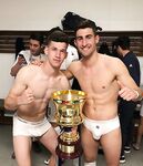 Twink atleti palestrati – pompini sotto la doccia e sborrate calde