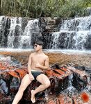 I ragazzi di gennaio si scaldano a vicenda con pompini e seghe