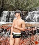 I ragazzi di gennaio si scaldano a vicenda con pompini e seghe