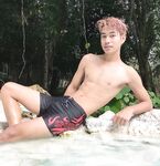 I ragazzi di gennaio si scaldano a vicenda con pompini e seghe