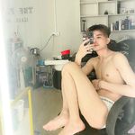 I ragazzi di gennaio si scaldano a vicenda con pompini e seghe