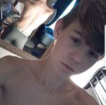 Collezione mutande bagnate – cazzi che escono dai boxer e sborrano