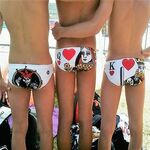 Collezione mutande bagnate – cazzi che escono dai boxer e sborrano