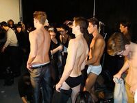 Collezione mutande bagnate – cazzi che escono dai boxer e sborrano