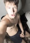 Twink carini si filmano mentre si segano e schizzano sperma