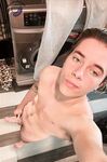 Twink rasati e lisci – cazzi giovani da succhiare lunedì