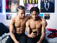 Foto AI hardcore dall’archivio – cazzi duri e buchi aperti