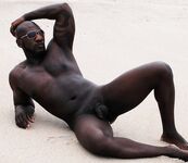 Nudi maschili in spiaggia e campeggio wild