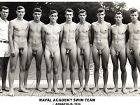 Nudi maschili in spiaggia e campeggio wild