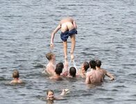 Ragazzi nudi gay in spiaggia al mare