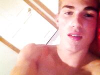 Giovani twinks gay in pose calde e sensuali