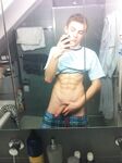 Giovani twinks gay in pose calde e sensuali