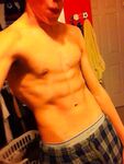 Giovani twinks gay in pose calde e sensuali