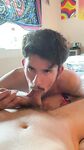 Twinks sexy che leccano palle con passione