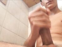 Twink italiano di 18 anni irresistibile