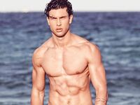 Mattia Narducci modello italiano da urlo