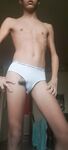 Artur femboy italiano 20 anni con 13 cm non circonciso