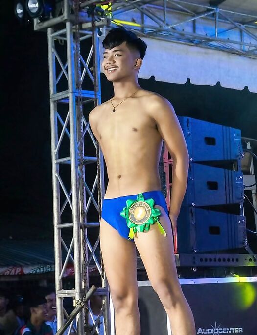 I ragazzi di gennaio si scaldano a vicenda con pompini e seghe