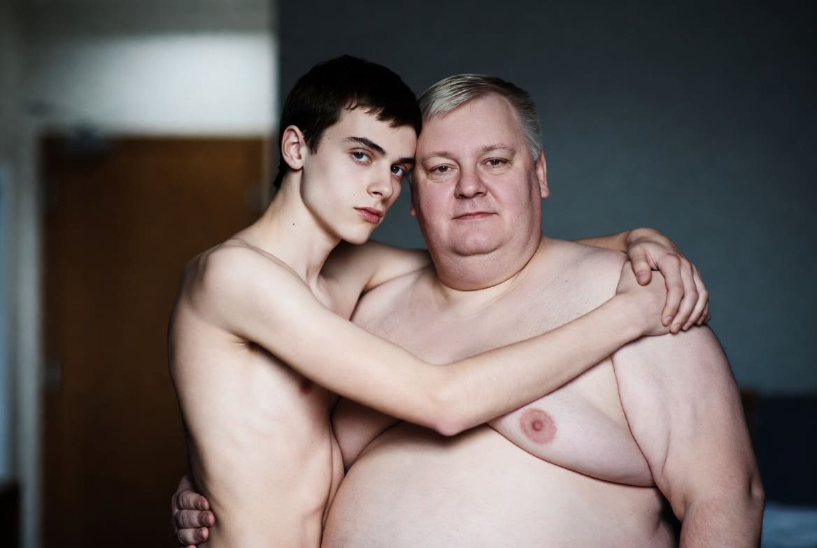 Immagine Nano e gigante: il mio incontro con un uomo obeso che mi ha travolto tra morbide pieghe e un cazzo enorme