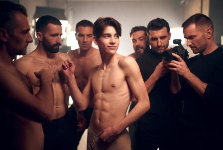 Immagine Inculato tra i nudisti