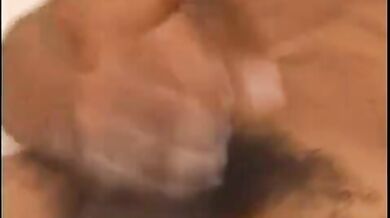 Bel ragazzo latino si masturba