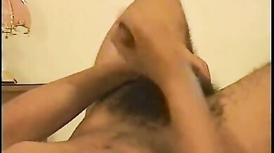 Bel ragazzo latino si masturba
