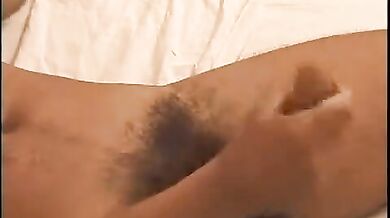 Bel ragazzo latino si masturba