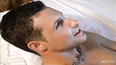 Sborrata sul culo gay