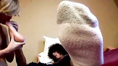 Gay lecca i piedi puzzolenti