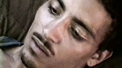 Arabo gay si masturba