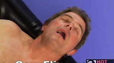 Cinquantenne omosex si masturba