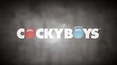 Frocetta si masturba il culo