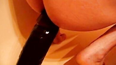 Vecchio frocio si incula