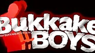 Biondo frocio violentato