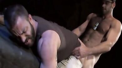 Tanti muscoli e sperma gay