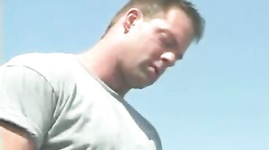 Papà gay scopa in pubblico