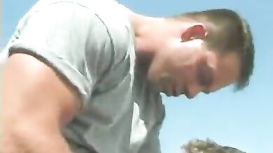 Papà gay scopa in pubblico