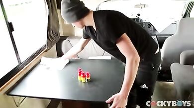 Rapporto omosessuale tra giovani