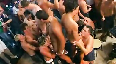 VIdeo gay amatoriale in discoteca