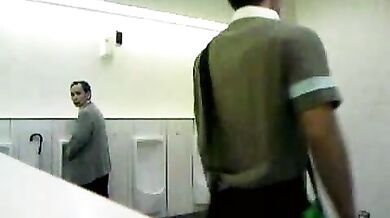 Ragazzo asiatico gay esibizionista