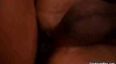 Gay asiatici si pisciano addosso
