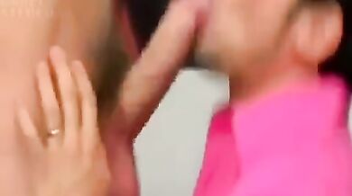 Secchione gay lecca un culo