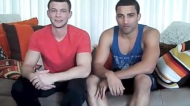 Giovani gay muscolosi