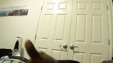 Nero gay si riprende col telefonino