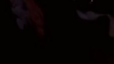 Gay masturbazione davanti alla tv