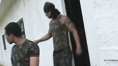 Militari gay trombano