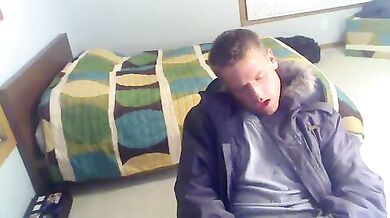 Ragazzo alternativo si masturba