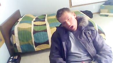 Ragazzo alternativo si masturba