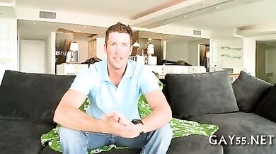 Uomo peloso lo prende nel culo