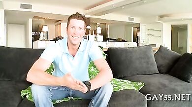 Uomo peloso lo prende nel culo